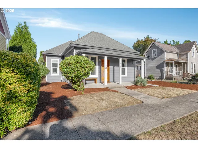 $300,000 | 319 18th Street Northeast, Salem, OR 97301