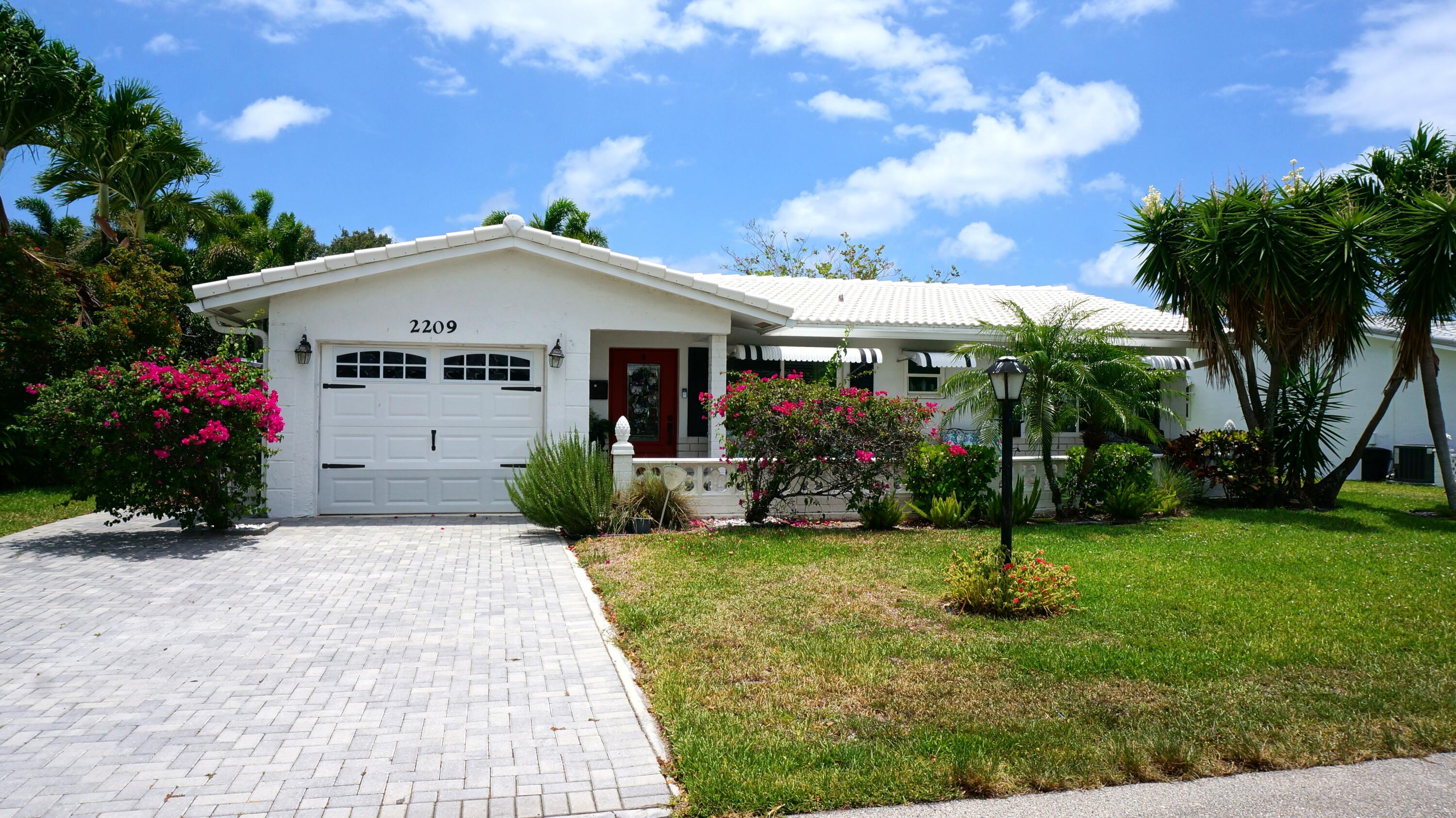 2209 Southwest Roma Way Boynton Beach, FL 33426 - Photo 3 of 25 DSC08523(1)
