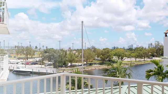 $260,000 | 2415 Northwest 16th St Road, Unit 4101, Miami, FL 33125