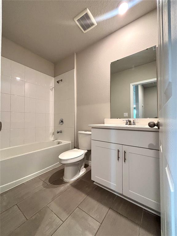 828 Rivers Crossing Street Clermont, FL 34714 - Photo 10 of 17 a bathroom with a double vanity sink a toilet and a bathtub