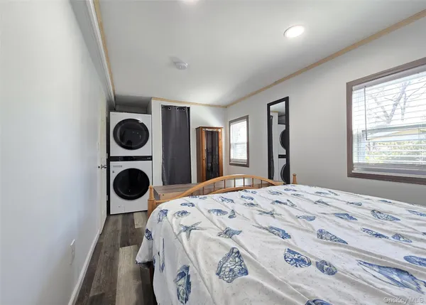 $379,900 | 20 Daisy Place, Selden, NY 11784