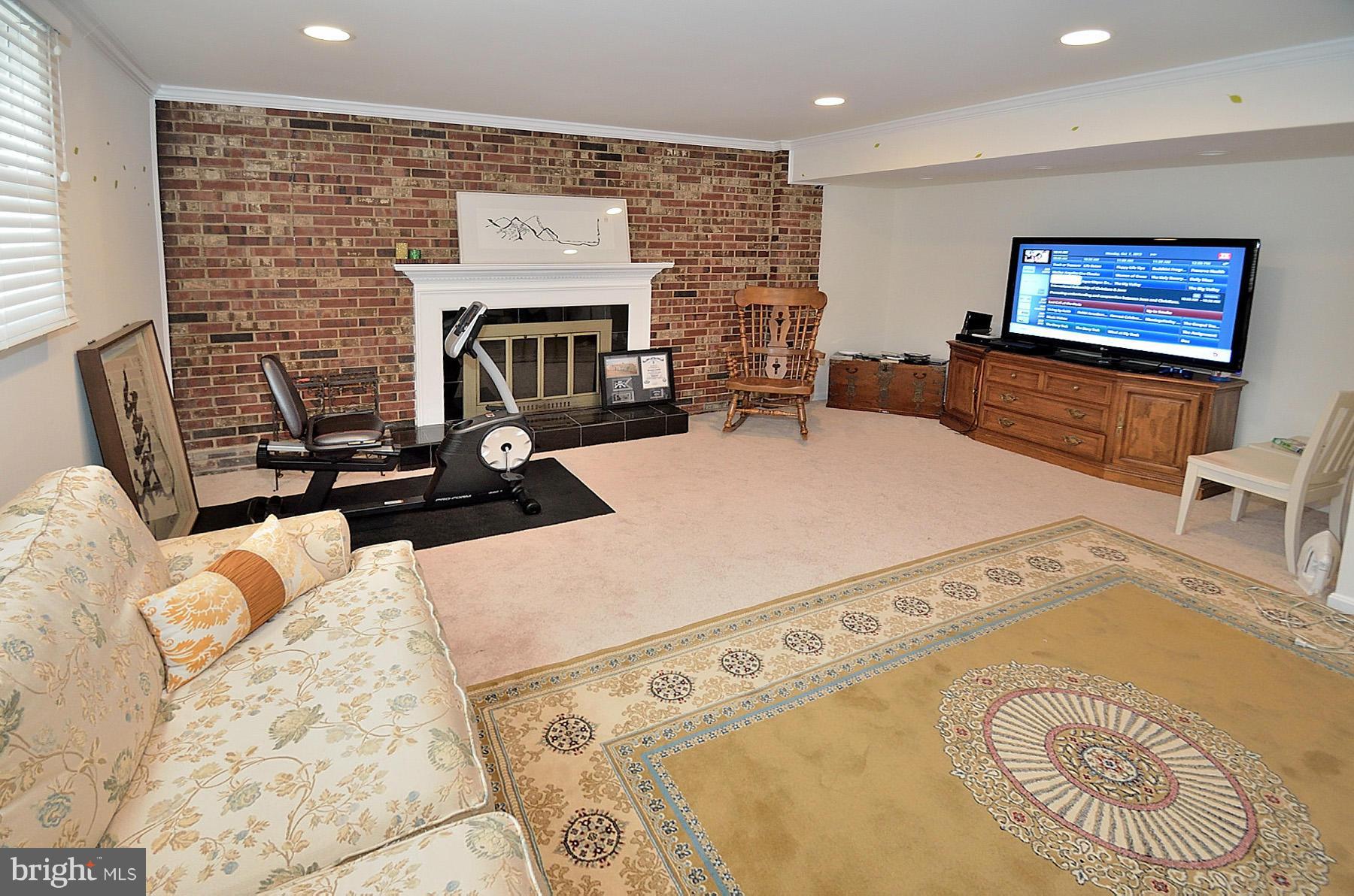 407 Wolftrap Road Southeast Vienna, VA 22180 - Photo 14 of 18 Family Room