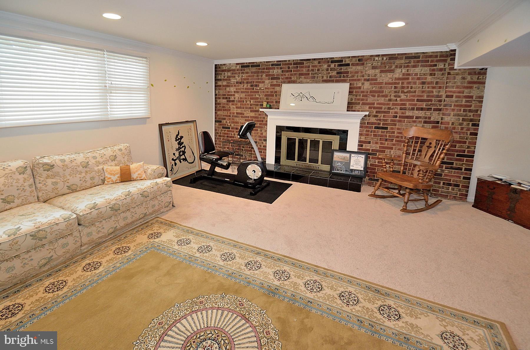 407 Wolftrap Road Southeast Vienna, VA 22180 - Photo 15 of 18 Family Room