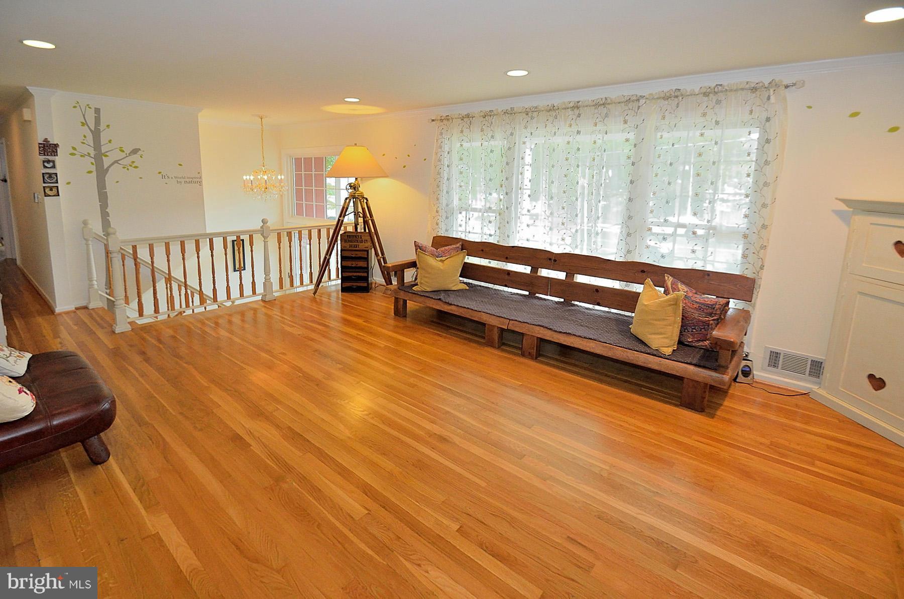 407 Wolftrap Road Southeast Vienna, VA 22180 - Photo 3 of 18 Living Room