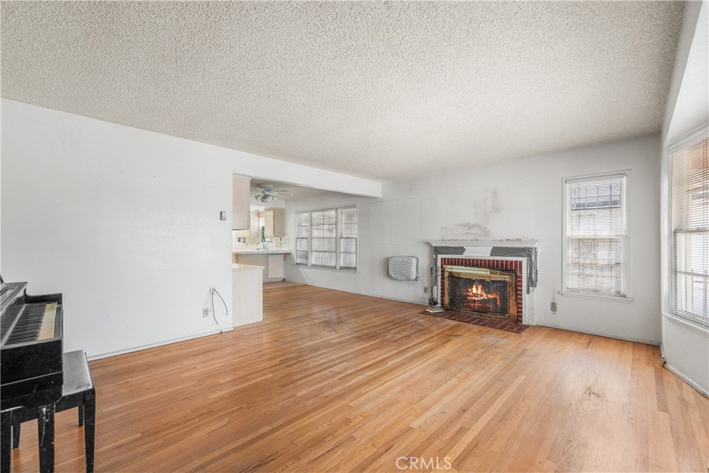 3920 Buckingham Road Los Angeles, CA 90008 - Photo 2 of 25 Gallery Image 2
