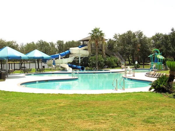 a view of an house with swimming pool and yard