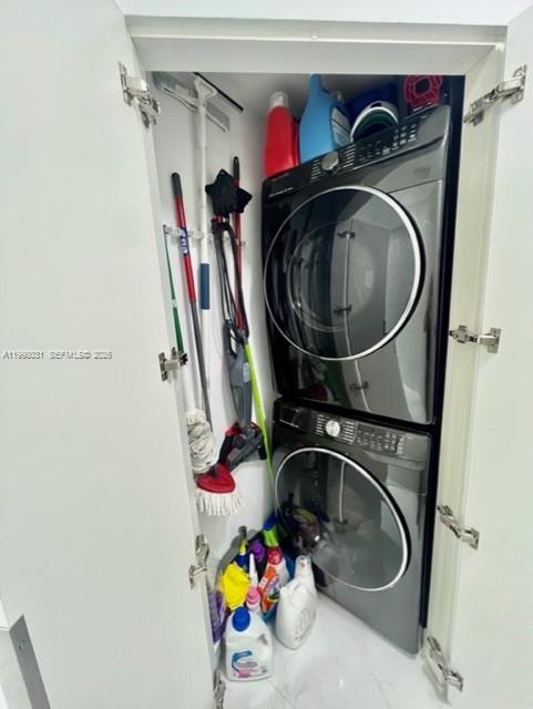 79 Southwest 12th Street, Unit 1806 Miami, FL 33130 - Photo 10 of 44 a utility room with dryer and washer