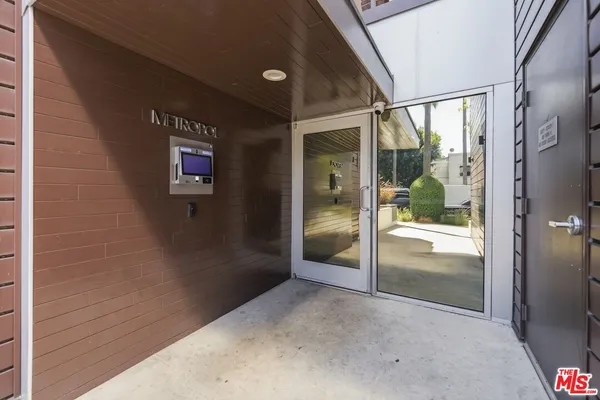 $770,000 | 6001 Carlton Way, Unit 303, Los Angeles, CA 90028