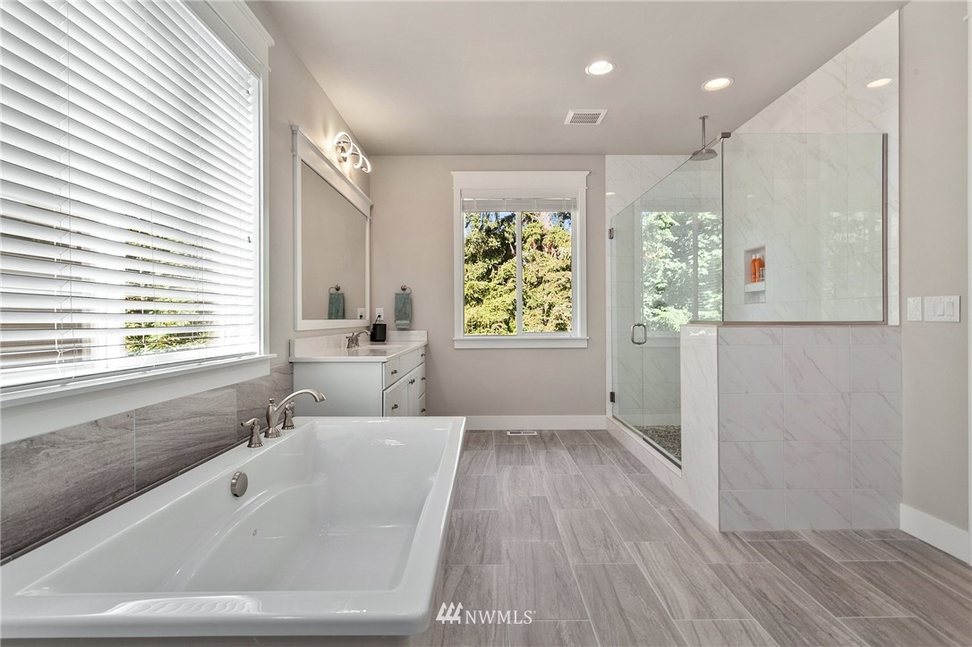 323 Field Place Southeast Renton, WA 98059 - Photo 22 of 40 a bathroom with a bathtub and a sink