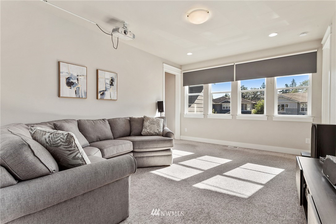 323 Field Place Southeast Renton, WA 98059 - Photo 25 of 40 a living room with furniture and a window