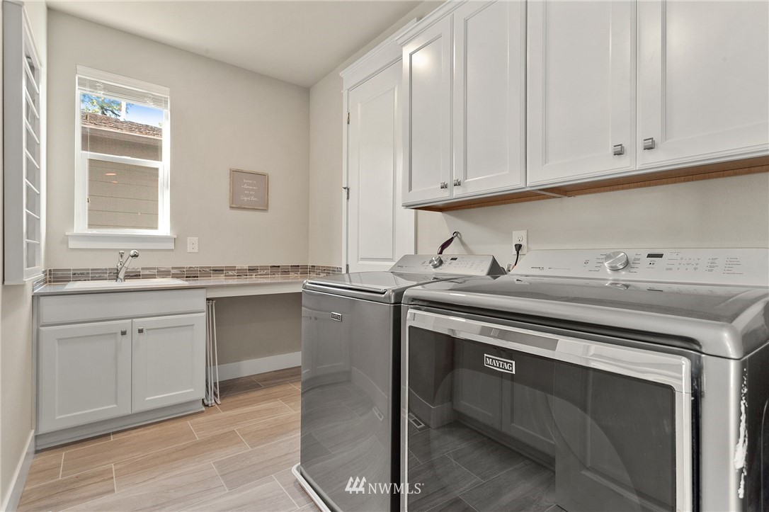 323 Field Place Southeast Renton, WA 98059 - Photo 32 of 40 a sink a stove and cabinets