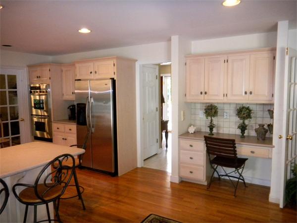 345 Candlestick Road North Andover, MA 01845 - Photo 4 of 21 Gallery Image 4