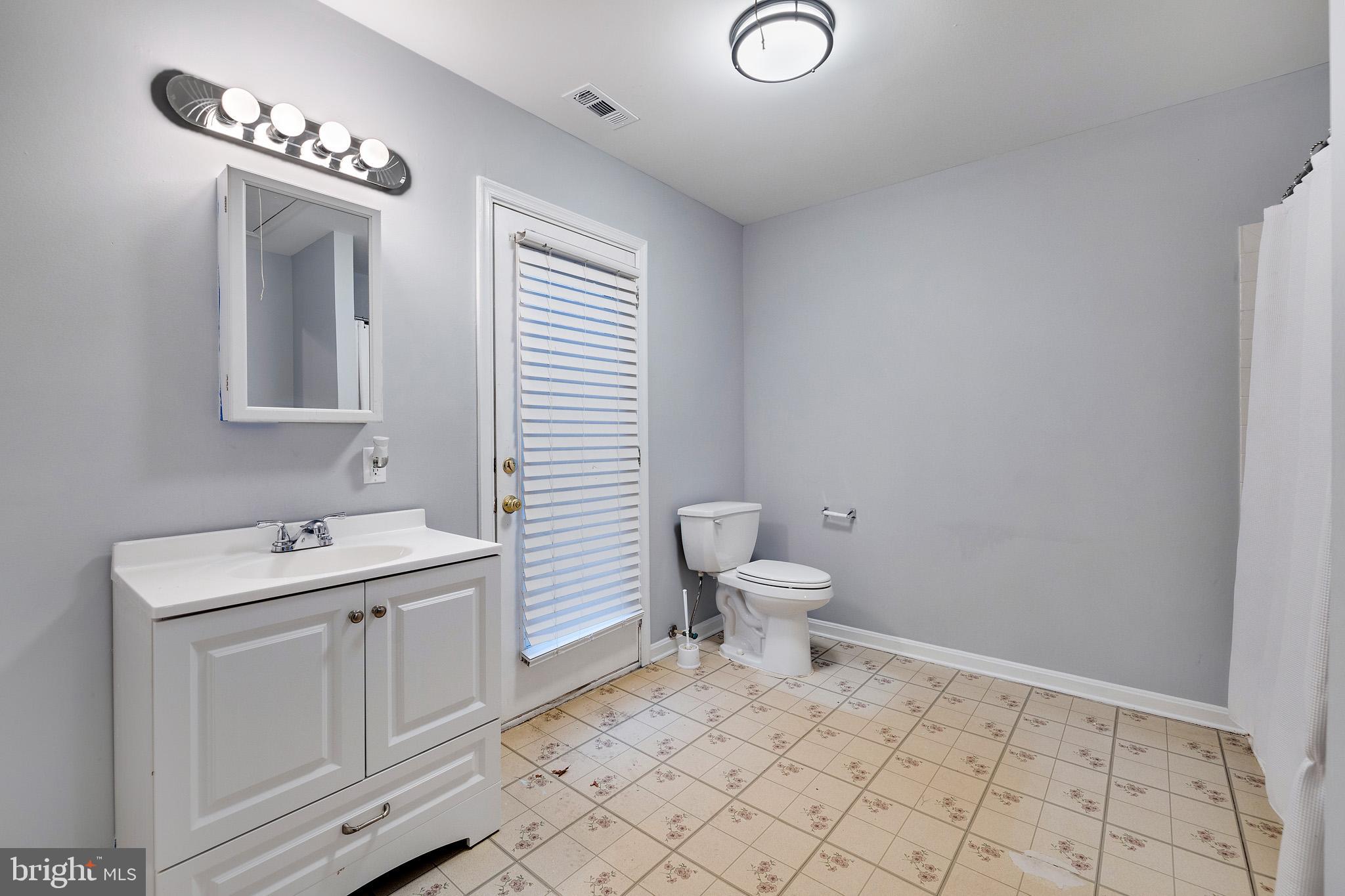 8349 Sail Circle Pasadena, MD 21122 - Photo 33 of 43