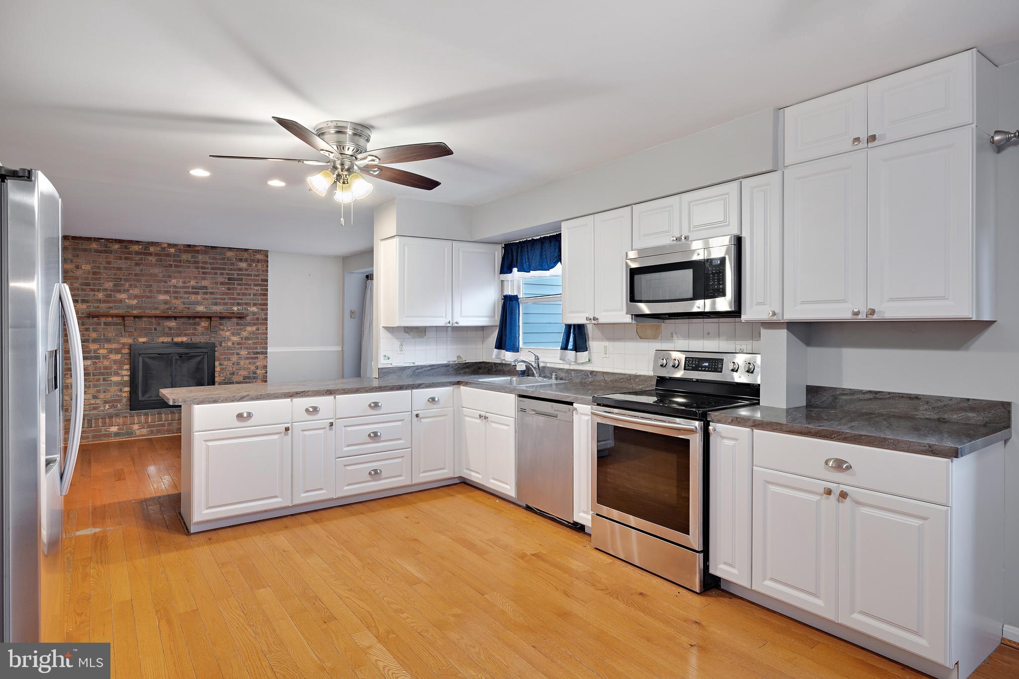 8349 Sail Circle Pasadena, MD 21122 - Photo 9 of 43