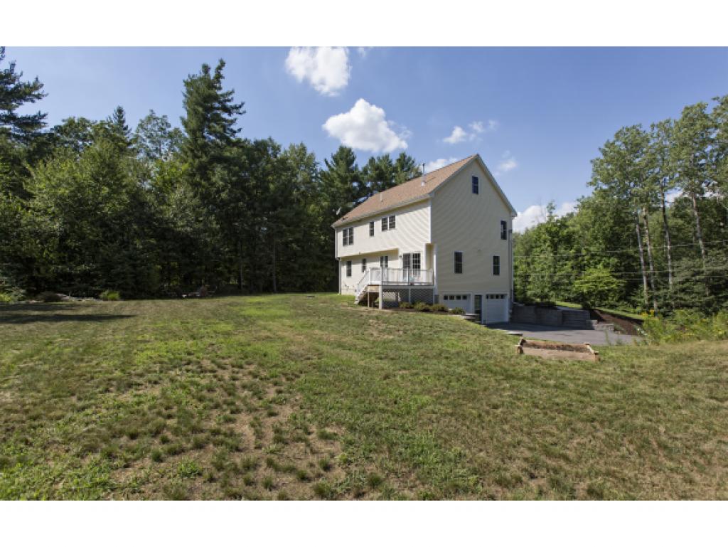 217 Hampstead Road Derry, NH 03038 - Photo 22 of 25