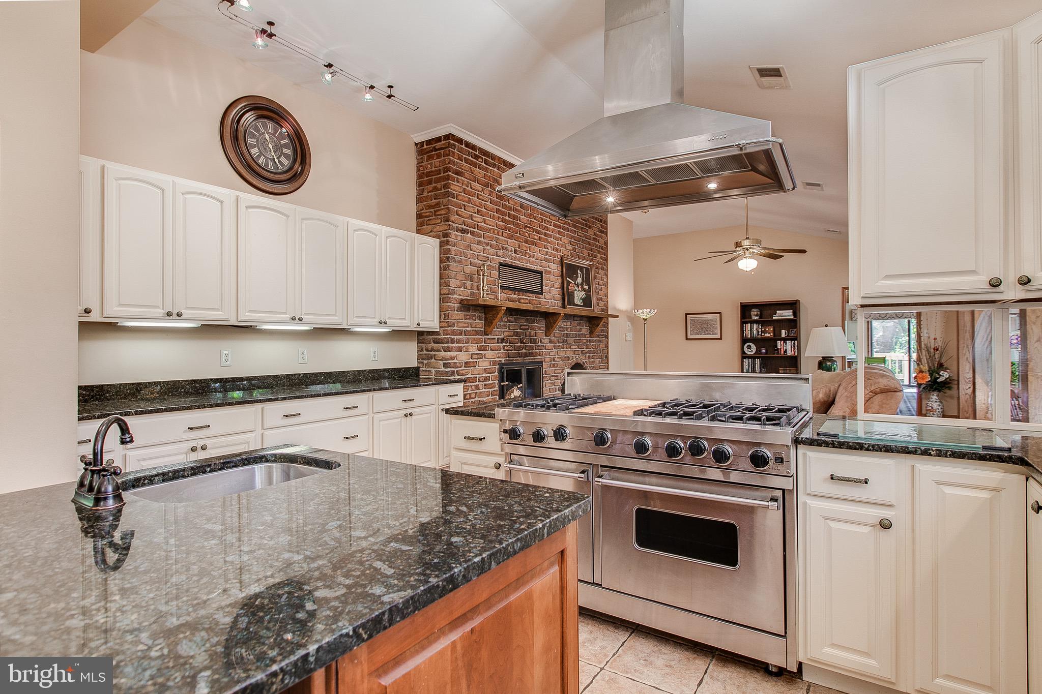 11896 Mountain Ash Road Clear Spring, MD 21722 - Photo 12 of 50 Granite countertops....