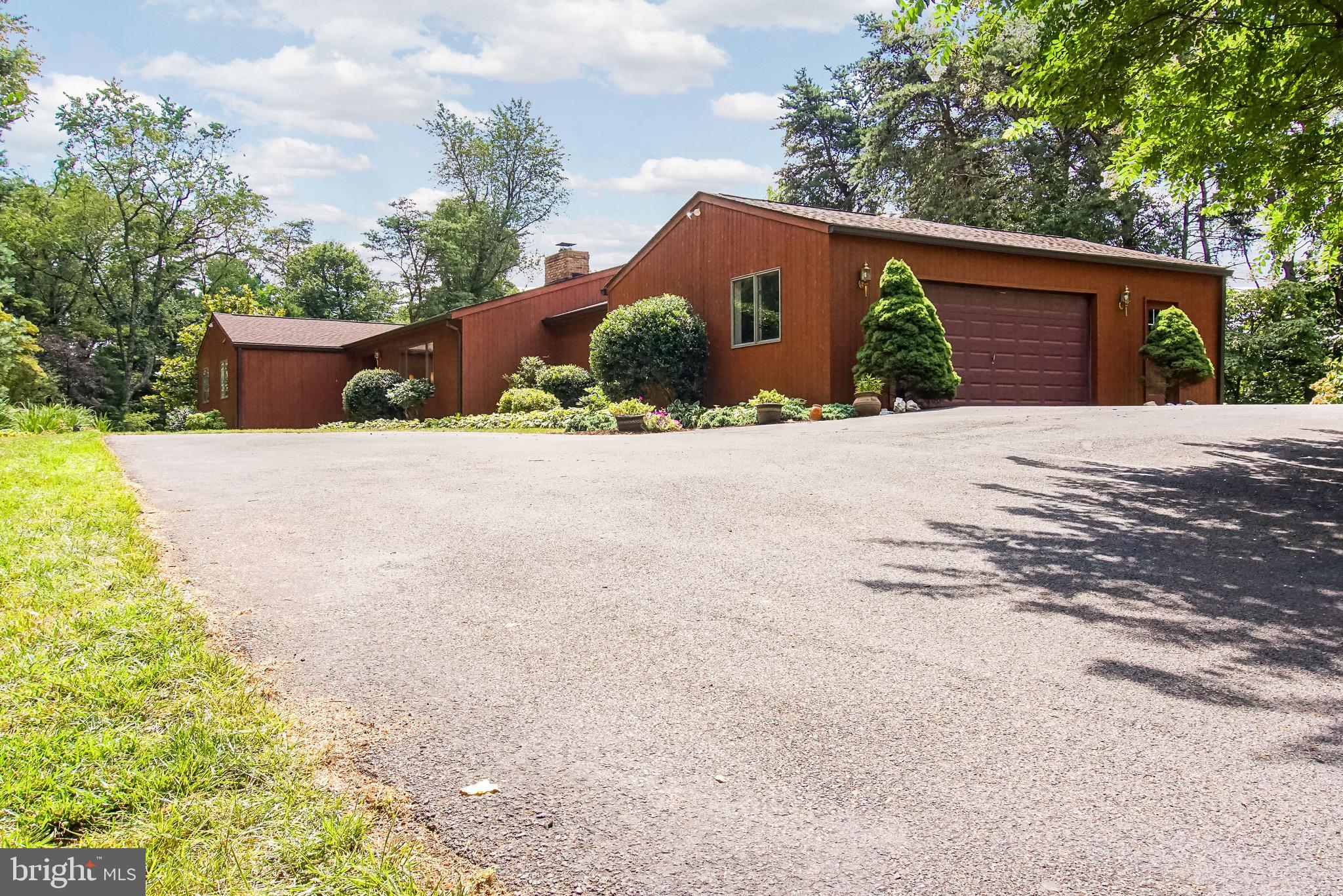 11896 Mountain Ash Road Clear Spring, MD 21722 - Photo 31 of 50 Driveway to side load garage...