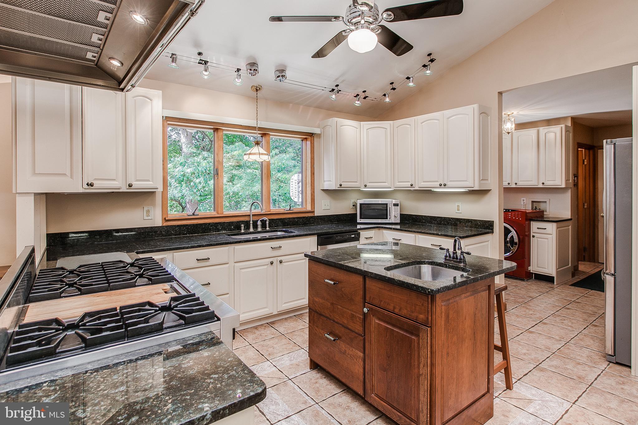 11896 Mountain Ash Road Clear Spring, MD 21722 - Photo 8 of 50 Gourmet kitchen...