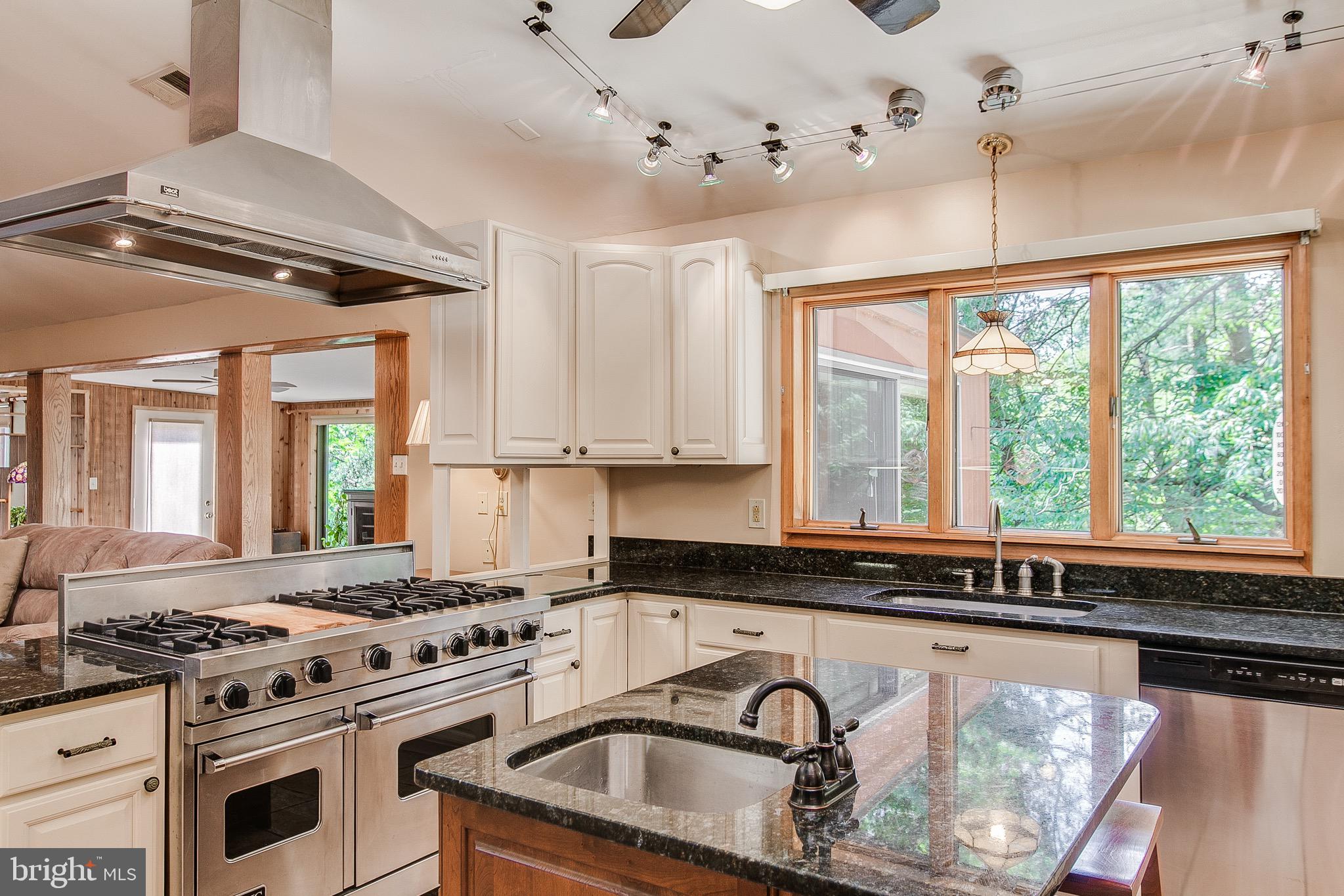 11896 Mountain Ash Road Clear Spring, MD 21722 - Photo 9 of 50 Custom cabinetry...