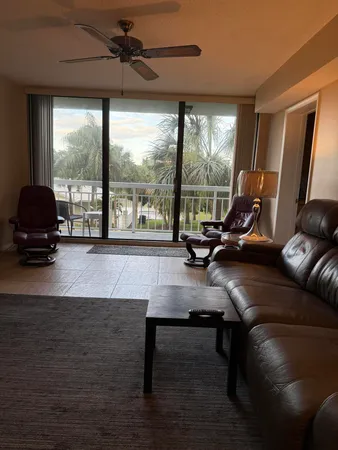 $2,200 | 2761 Village Boulevard, Unit 305, West Palm Beach, FL 33409