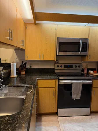 $2,200 | 2761 Village Boulevard, Unit 305, West Palm Beach, FL 33409