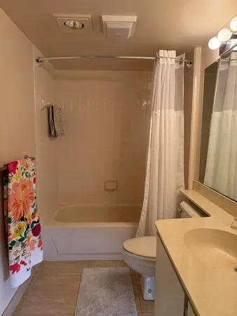 $2,200 | 2761 Village Boulevard, Unit 305, West Palm Beach, FL 33409