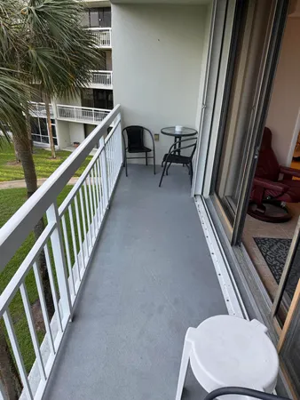 $2,200 | 2761 Village Boulevard, Unit 305, West Palm Beach, FL 33409