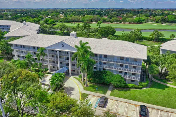 $2,200 | 2761 Village Boulevard, Unit 305, West Palm Beach, FL 33409