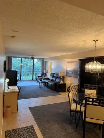 $2,200 | 2761 Village Boulevard, Unit 305, West Palm Beach, FL 33409