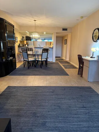 $2,200 | 2761 Village Boulevard, Unit 305, West Palm Beach, FL 33409