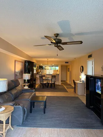 $2,200 | 2761 Village Boulevard, Unit 305, West Palm Beach, FL 33409