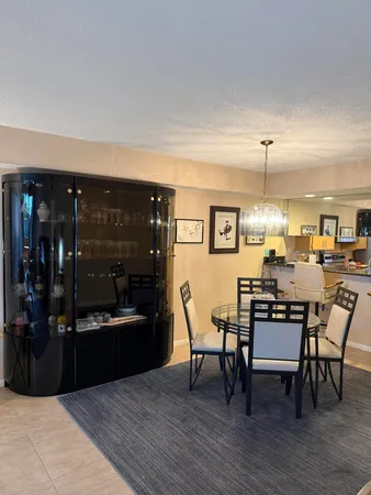 $2,200 | 2761 Village Boulevard, Unit 305, West Palm Beach, FL 33409