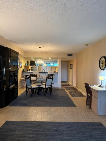 $2,200 | 2761 Village Boulevard, Unit 305, West Palm Beach, FL 33409