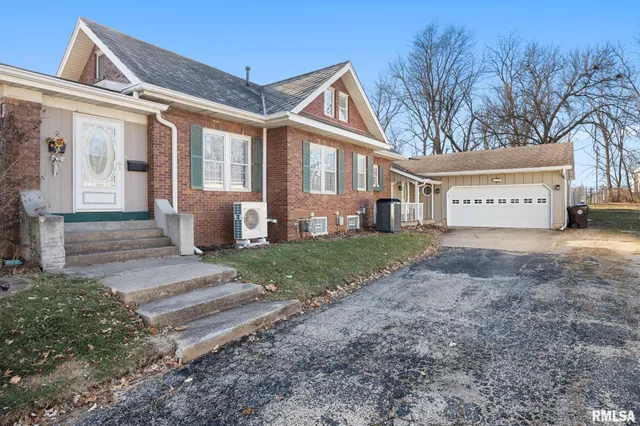 $189,000 | 706 North Main Street, Washington, IL 61571