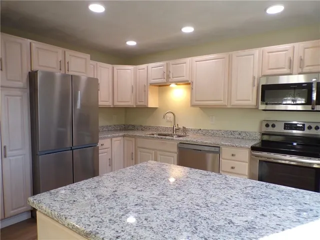 $2,250 | 144 Edaville Court, Warwick, RI 02886