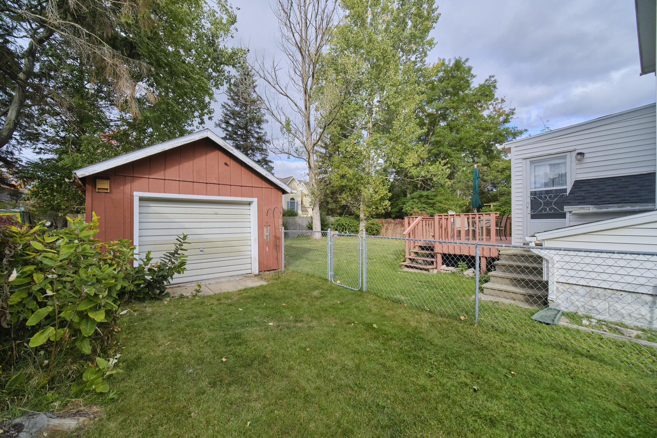 304 1st Avenue Manistee, MI 49660 - Photo 12 of 50 Garage