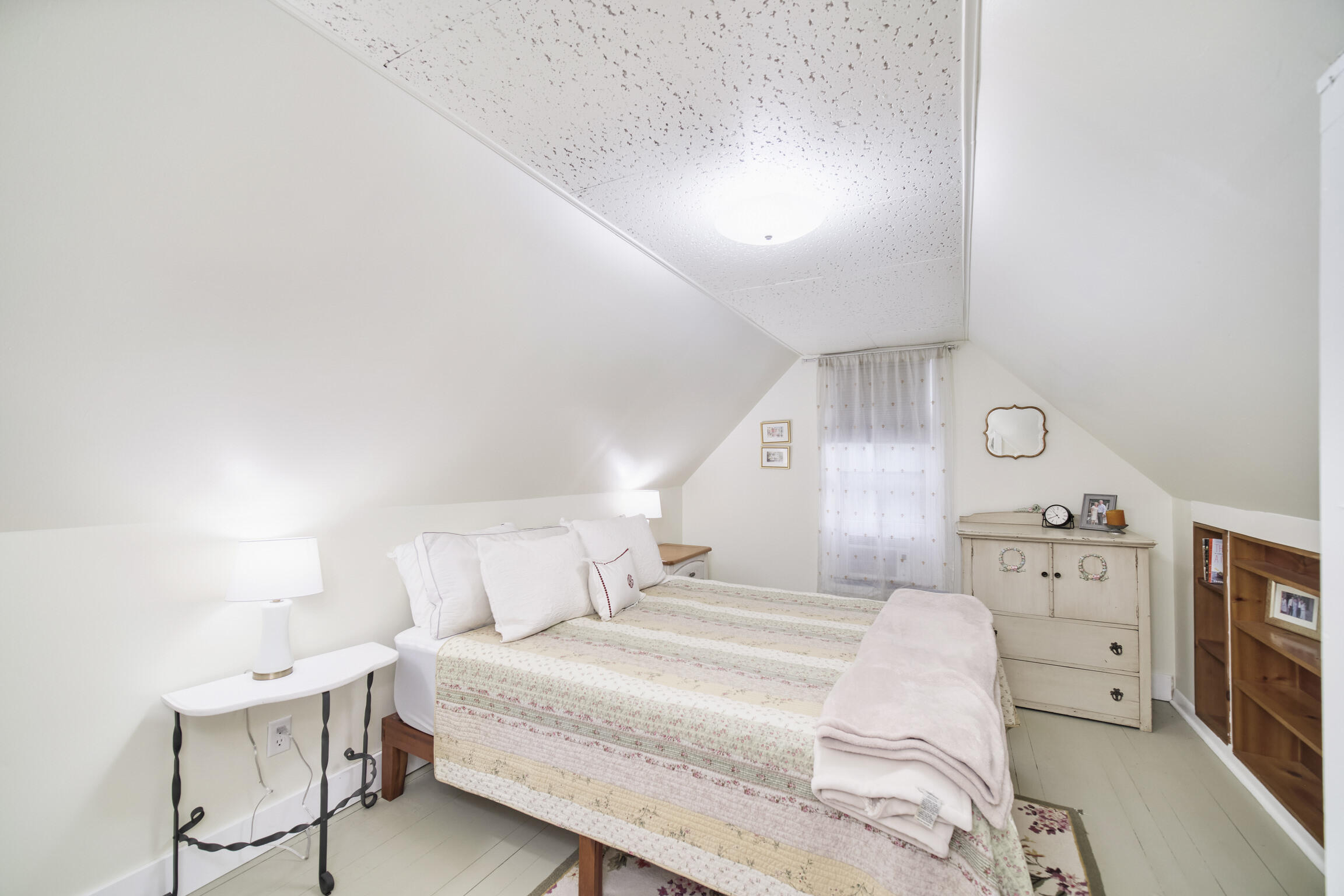 304 1st Avenue Manistee, MI 49660 - Photo 37 of 50 Bedroom 5