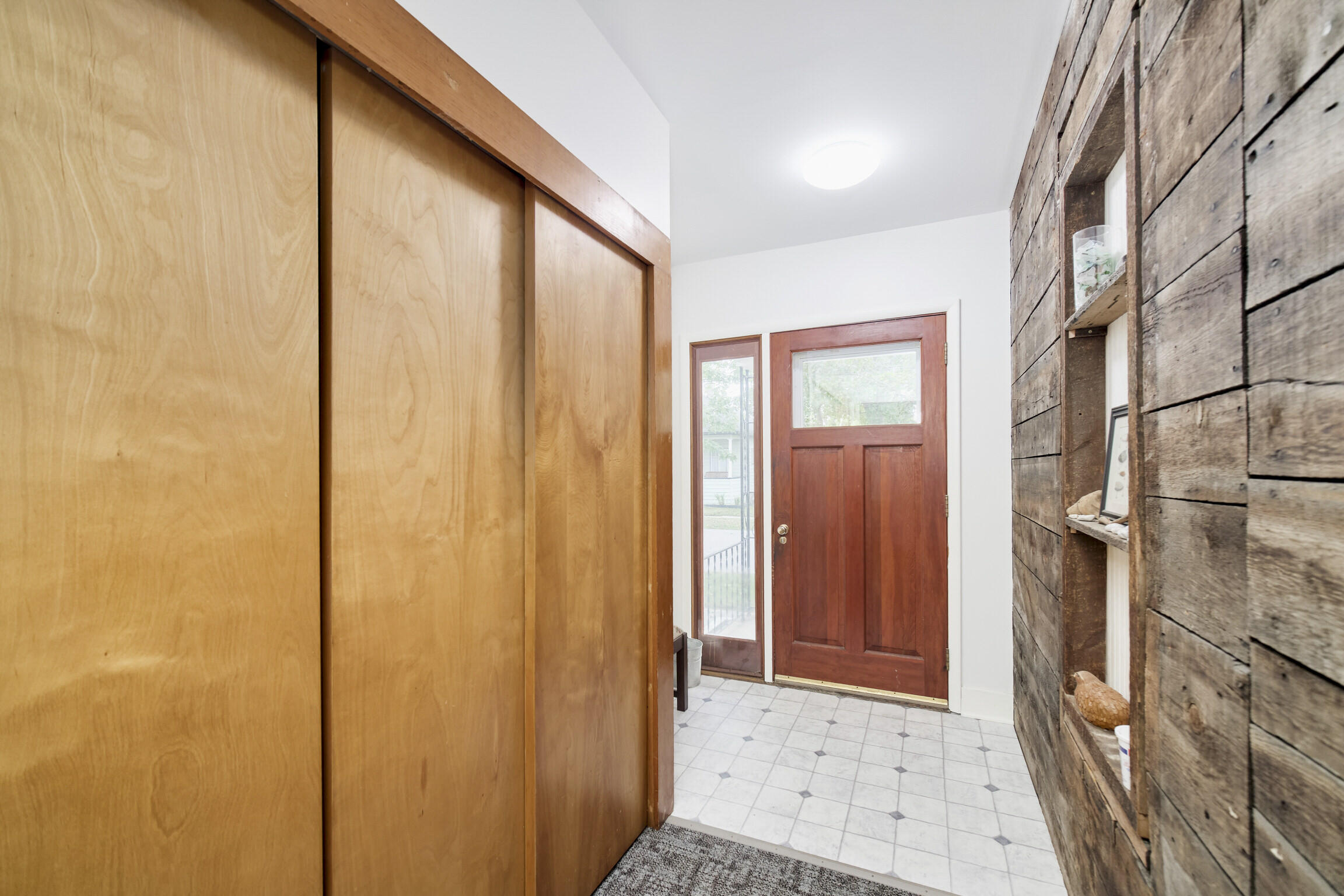 304 1st Avenue Manistee, MI 49660 - Photo 4 of 50 Front Entry