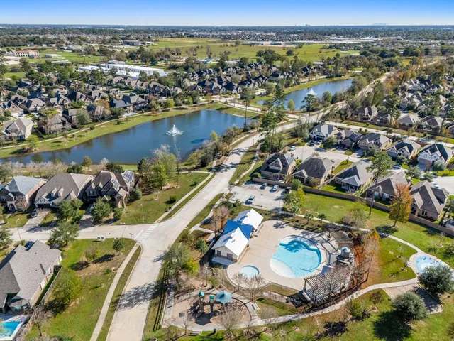 $500,000 | 5003 Harvest Knoll Drive, Spring, TX 77389