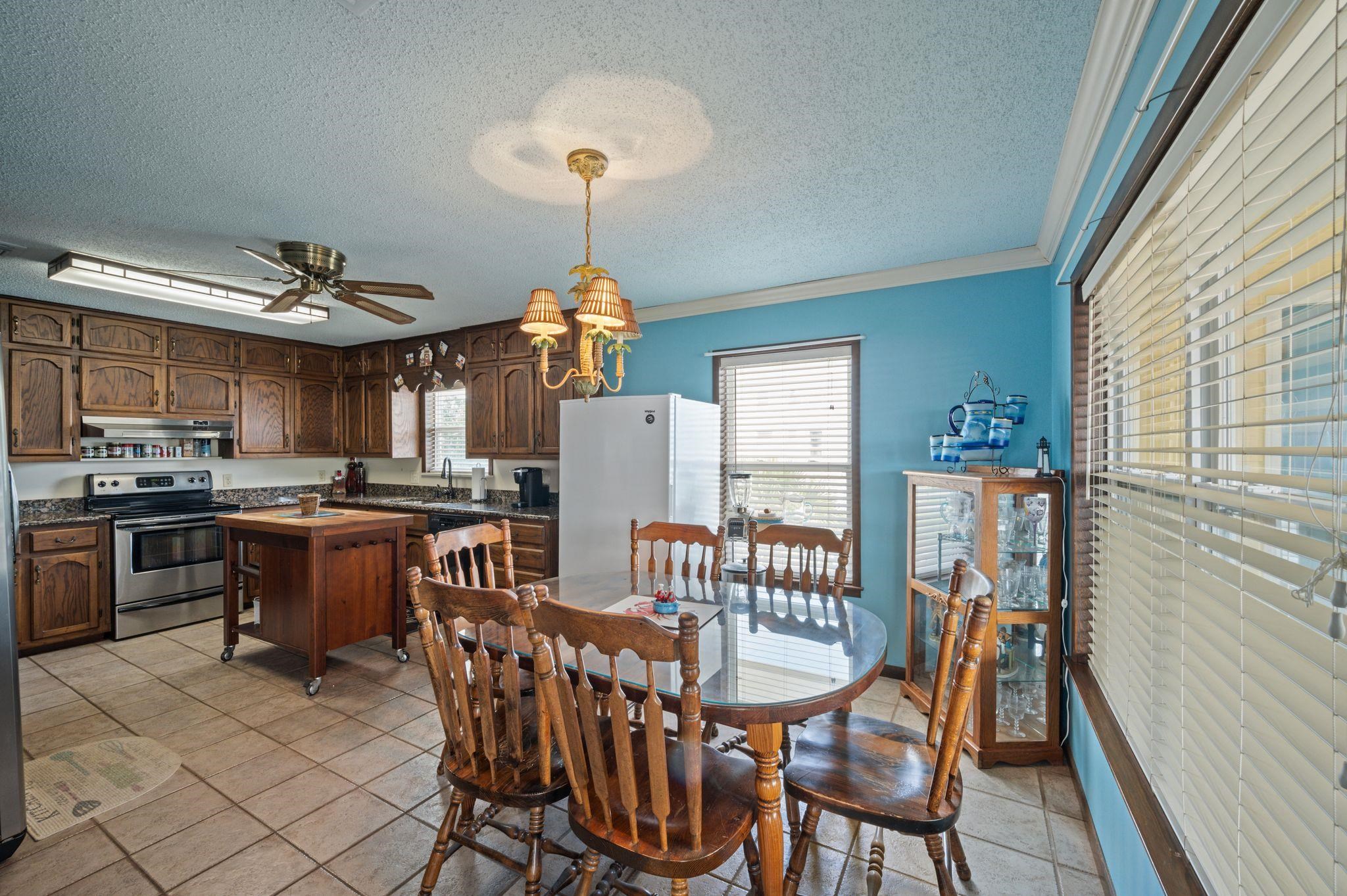 26418 Carondelette Drive Orange Beach, AL 36561 - Photo 13 of 48 Dining Area