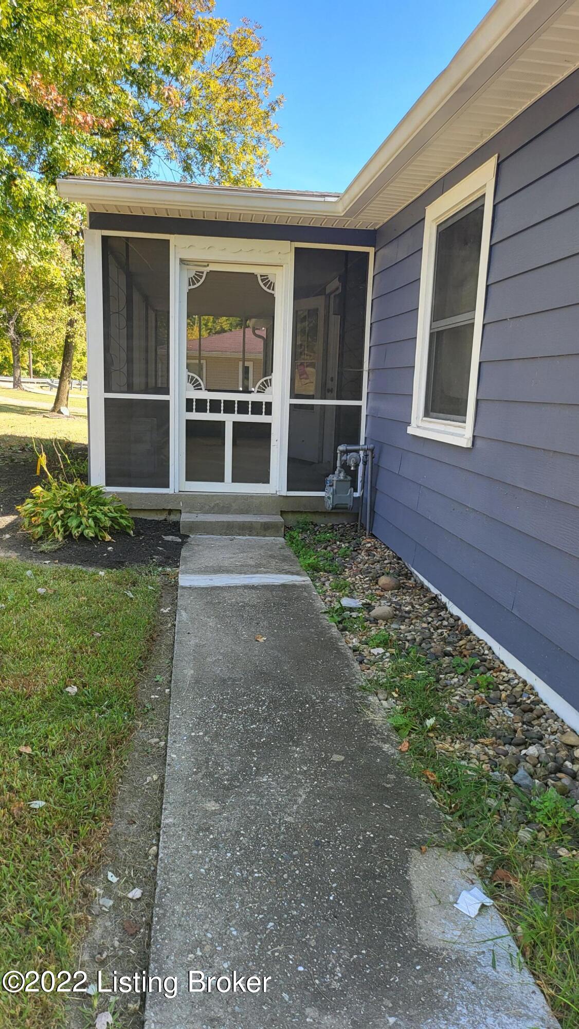 9103 3rd Street Road Louisville, KY 40272 - Photo 3 of 8 20221005_123856