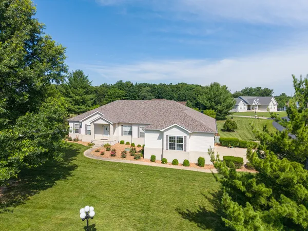 $422,000 | 14205 McRaven Lane, Mount Vernon, IL 62864