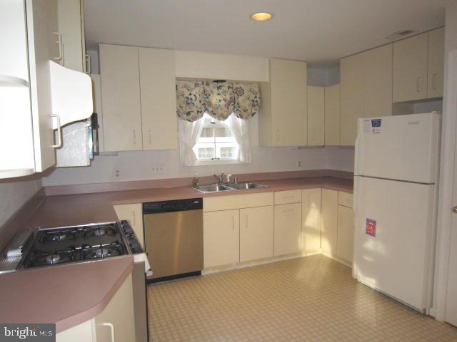 12004 Bernard Drive Silver Spring, MD 20902 - Photo 31 of 60 Kitchen