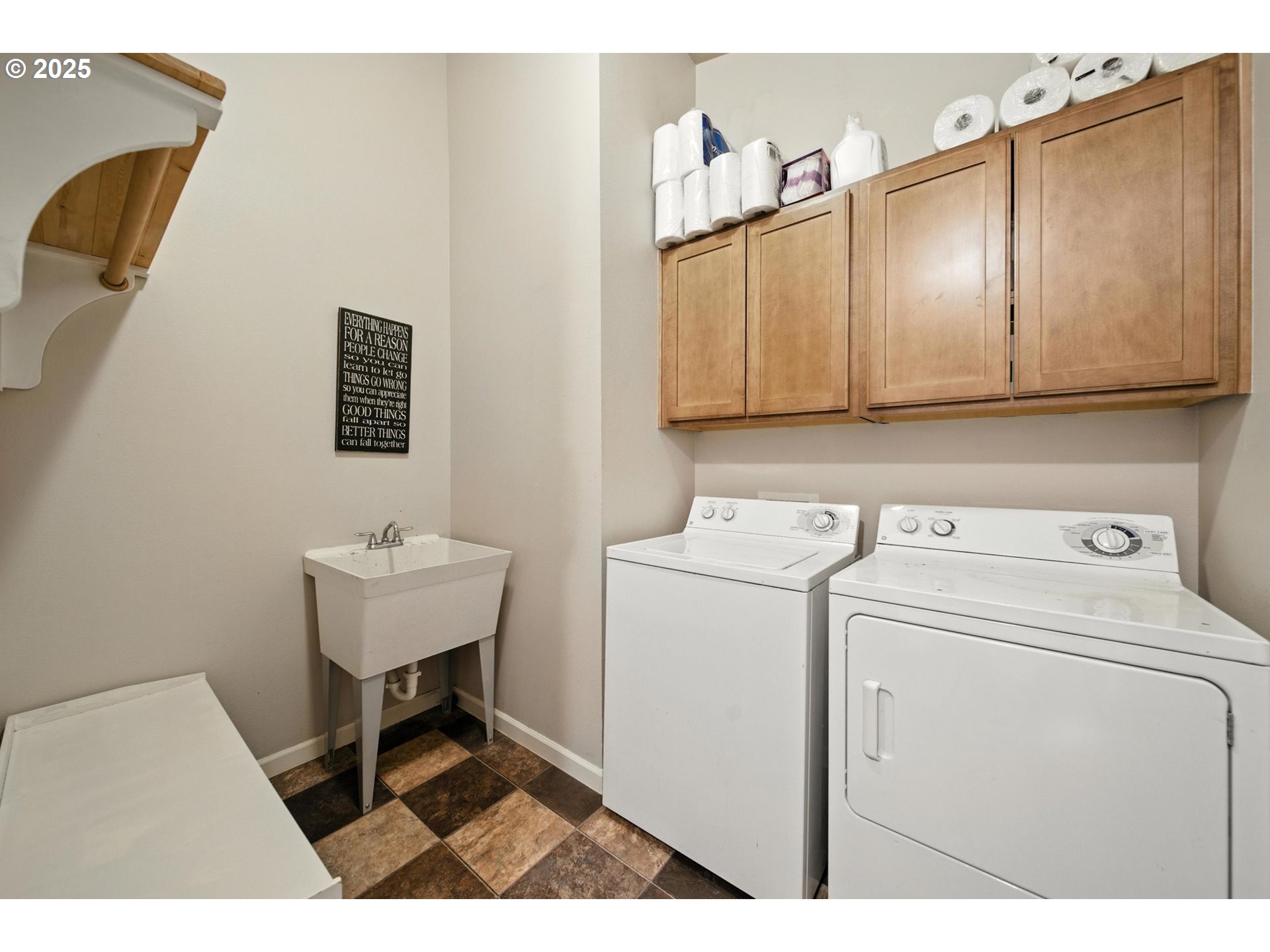 1908 Southwest 2nd Drive Pendleton, OR 97801 - Photo 29 of 40 a utility room with dryer and washer