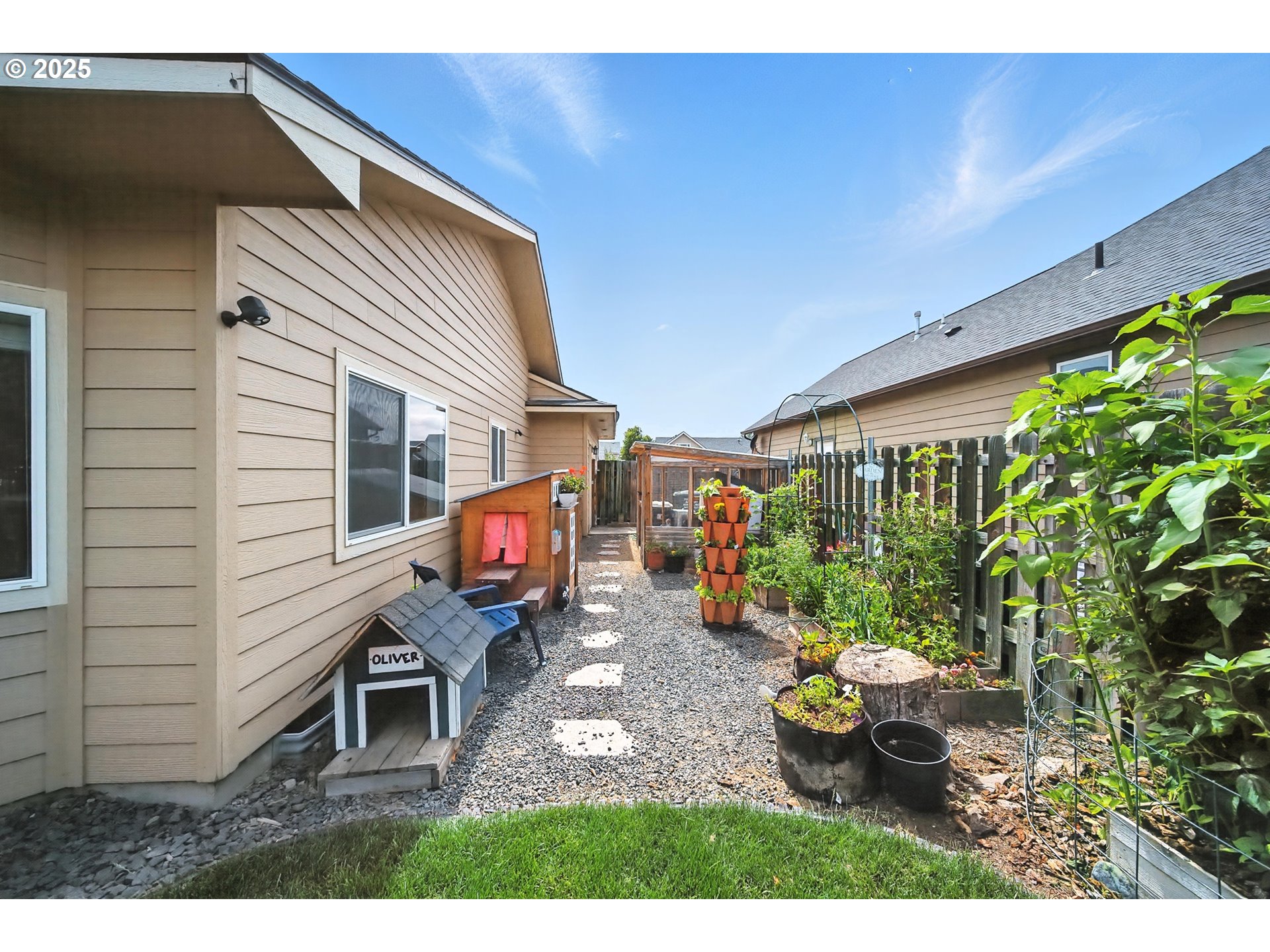 1908 Southwest 2nd Drive Pendleton, OR 97801 - Photo 35 of 40 a backyard of a house with seating space