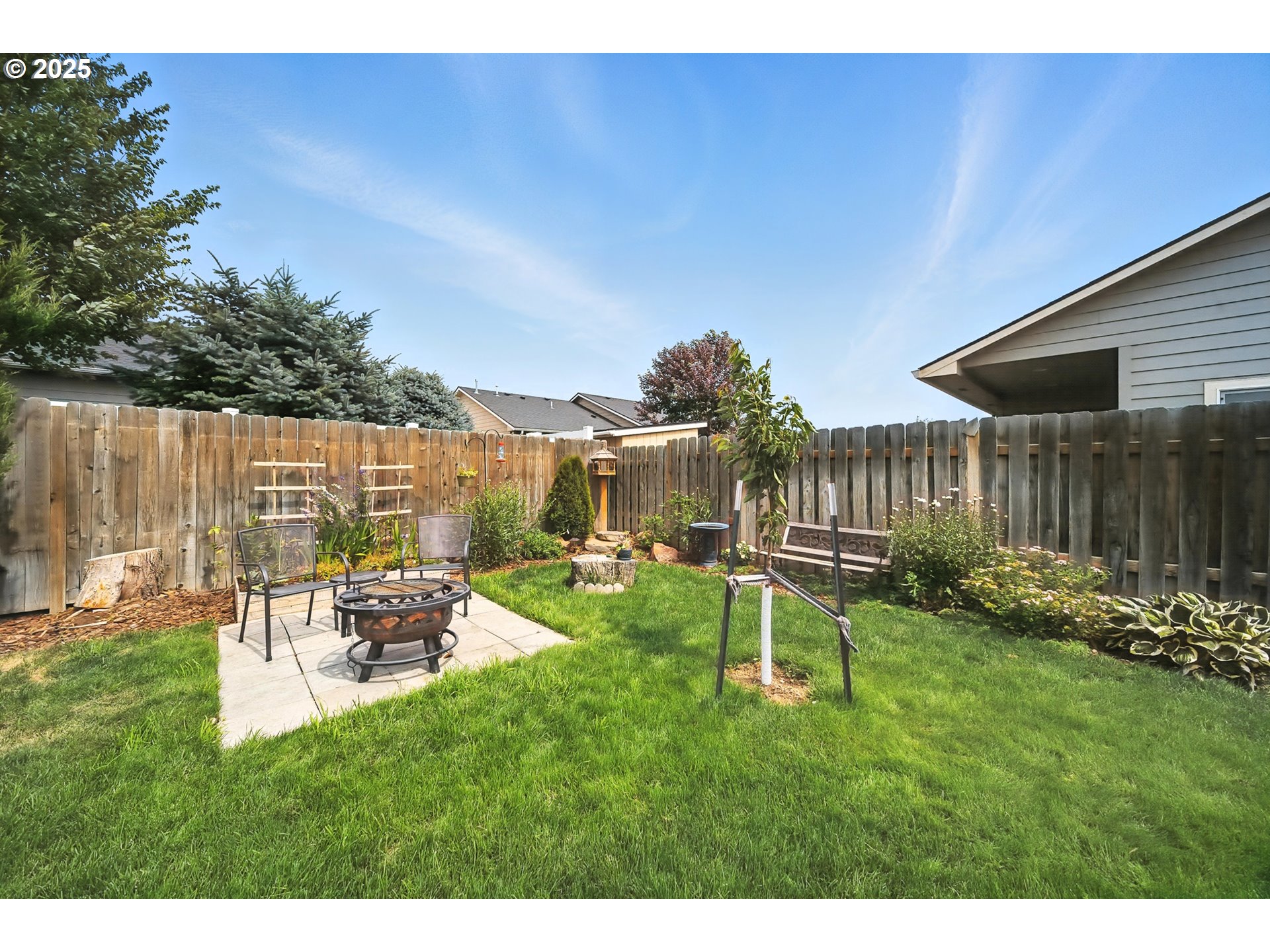 1908 Southwest 2nd Drive Pendleton, OR 97801 - Photo 36 of 40 a view of a house with backyard and sitting area