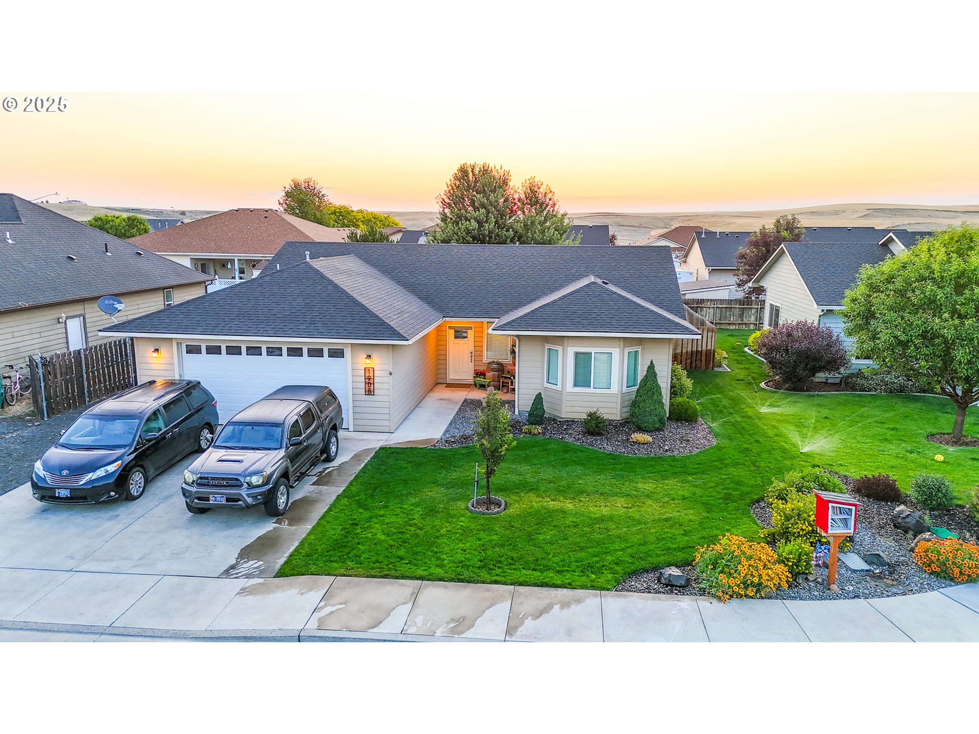 1908 Southwest 2nd Drive Pendleton, OR 97801 - Photo 4 of 40 a front view of house with a garden and car parked