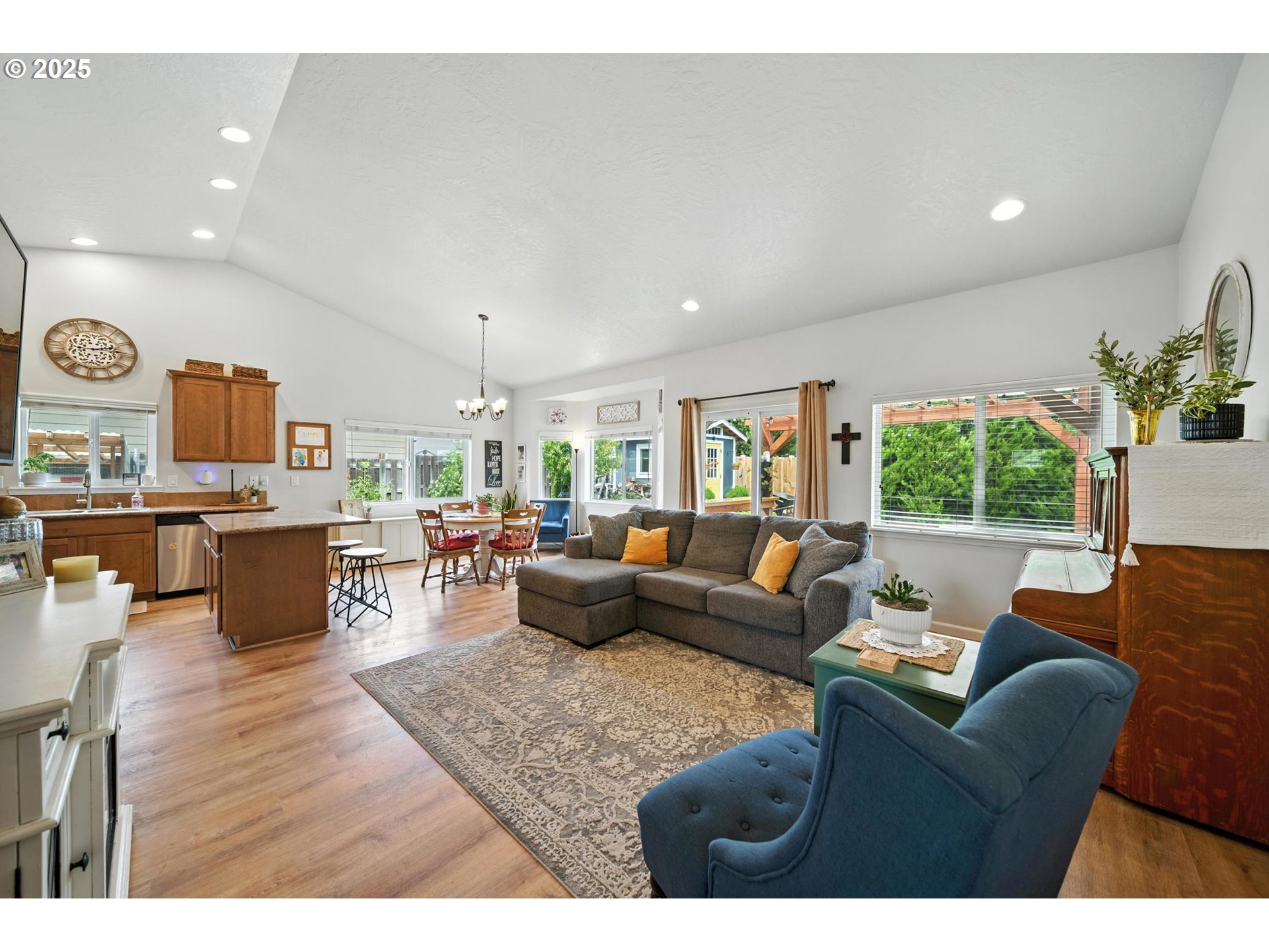 1908 Southwest 2nd Drive Pendleton, OR 97801 - Photo 10 of 40 a living room with furniture kitchen and a large window
