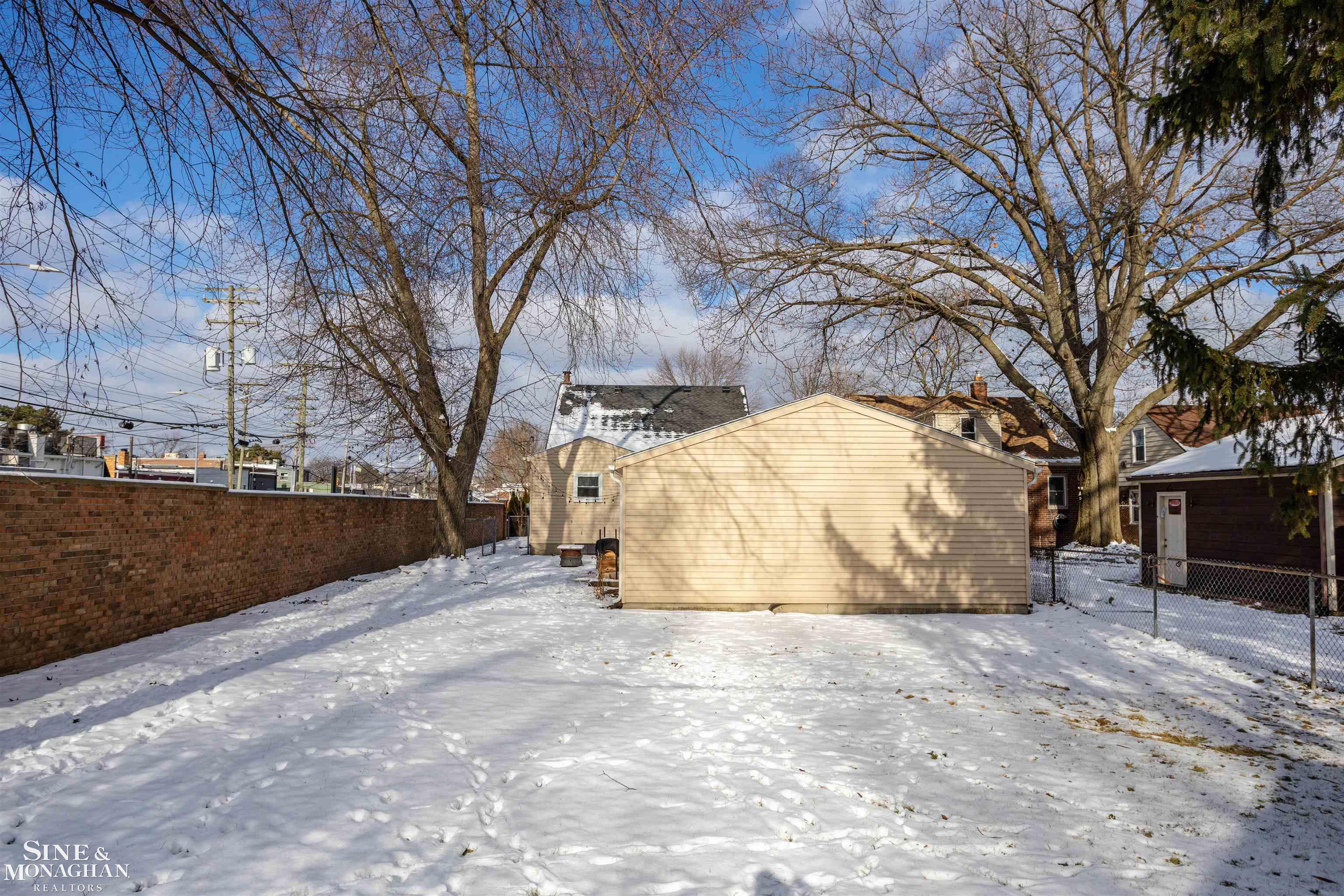 1849 Hampton Road Grosse Pointe, MI 48236 - Photo 38 of 42 50164738-107cc9b1-bbcd-4eb4-b997-c540b7995385.JPG