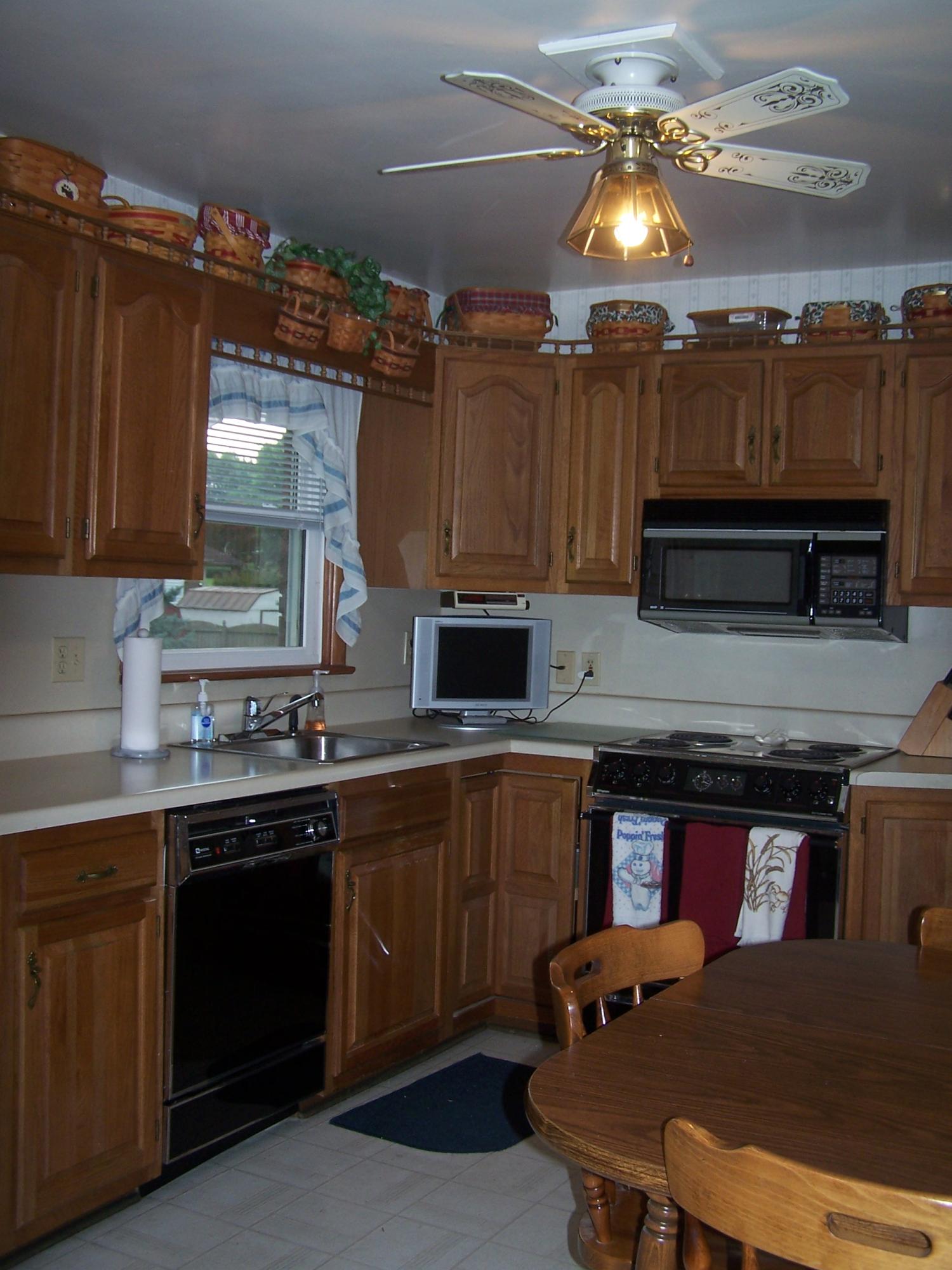 3327 Frontier Road Northwest Roanoke, VA 24012 - Photo 14 of 29 Eat in Kitchen